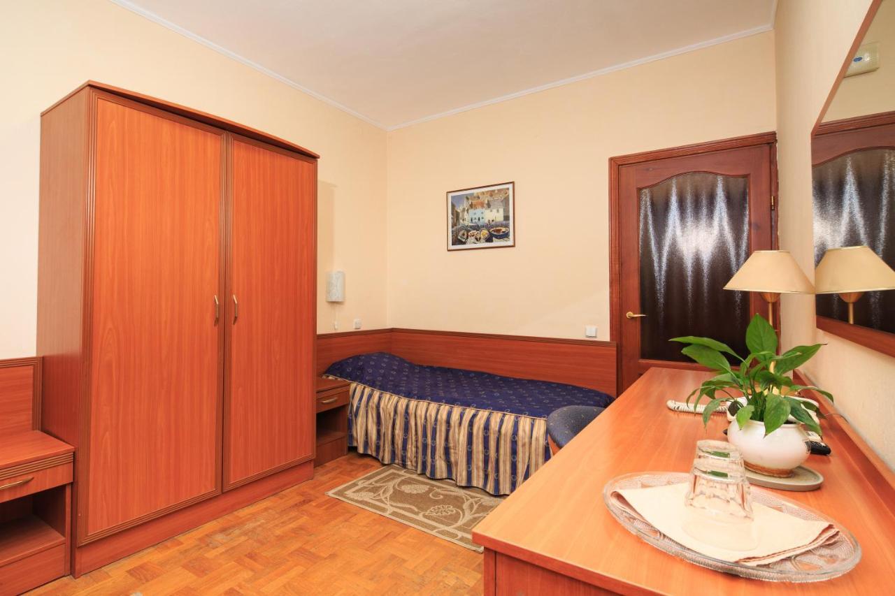 Hotel Zhayvir à Kiev Extérieur photo
