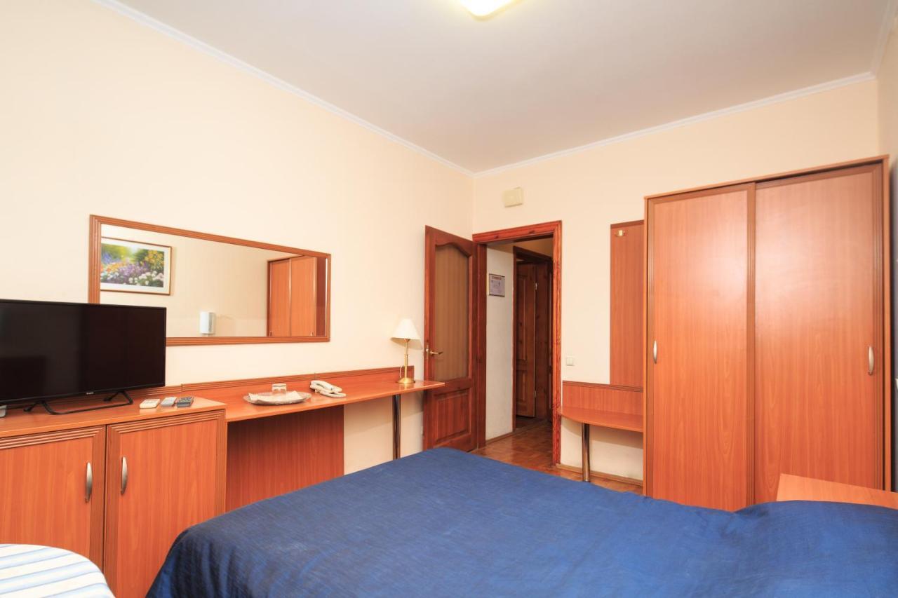 Hotel Zhayvir à Kiev Extérieur photo