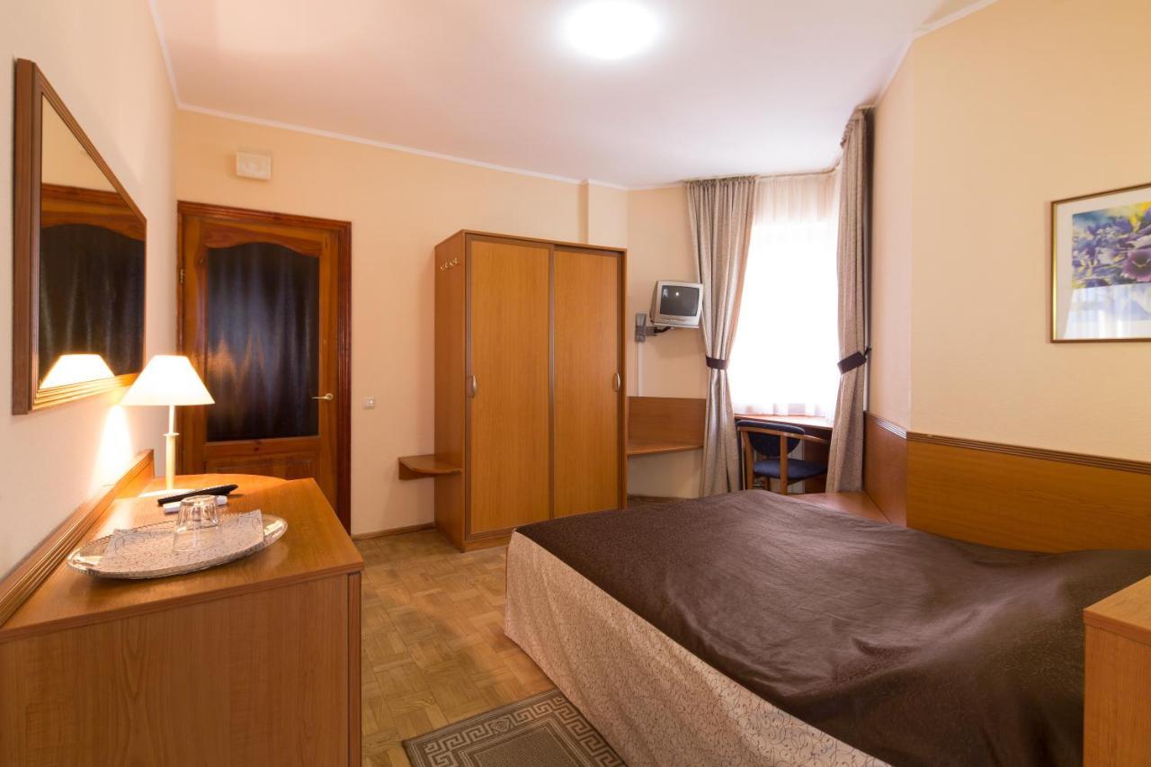 Hotel Zhayvir à Kiev Extérieur photo